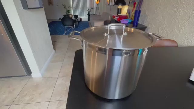 Stockpot – 24 Quart – Brushed Stainless Steel – Heavy Duty Induction Pot with Lid and Riveted Handles – For Soup, Seafood, Stock, Canning and for Catering for Large Groups and Events by BAKKEN